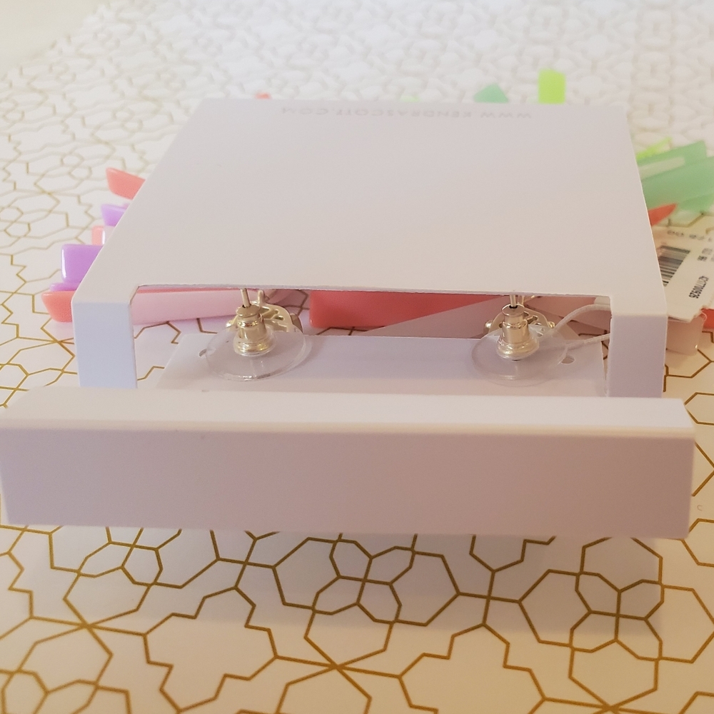 Kendra Scott Jasper Fringe Earrings
Multicolor - Picture 4 of 4